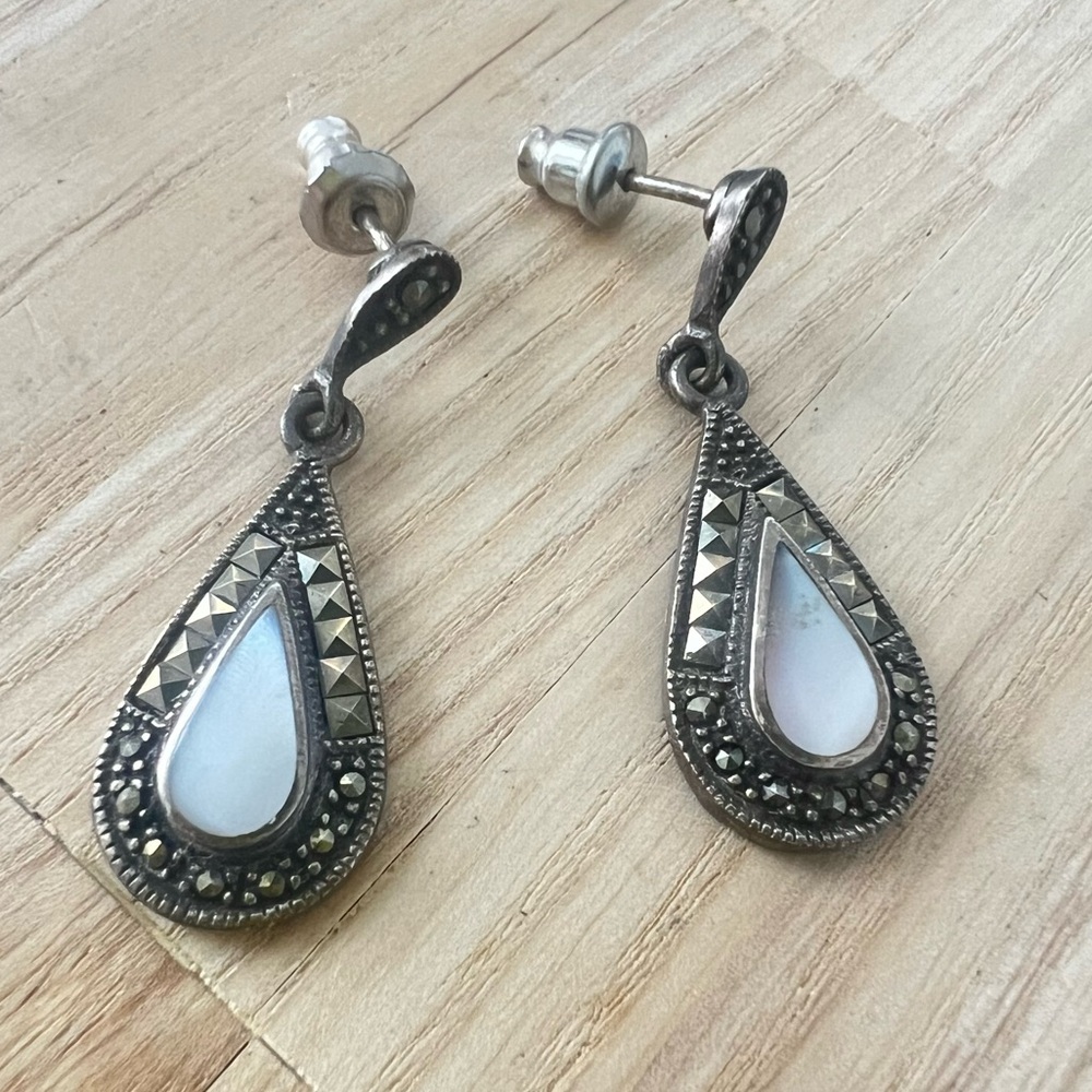 Vintage style 925 Sterling silver dangle teardrop earrings on posts